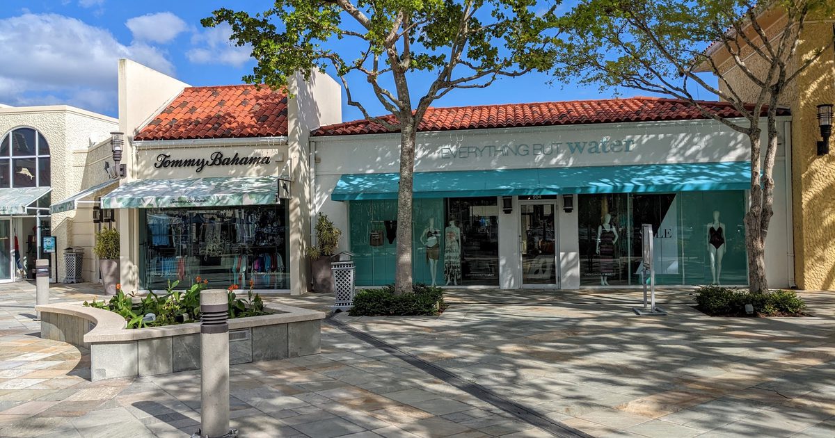 The Village Shops on Venetian Bay